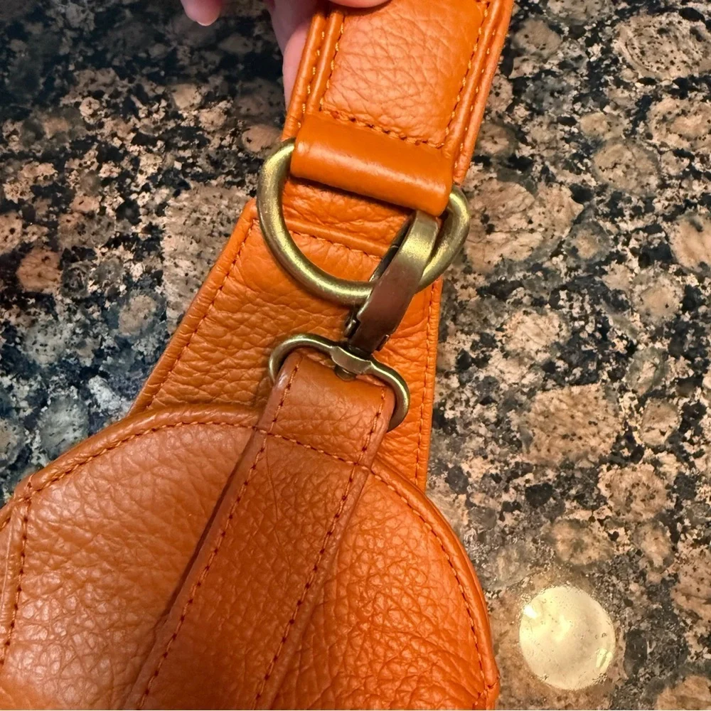 Amerileather Grylls Petite Sling Purse - Picture 5 of 12